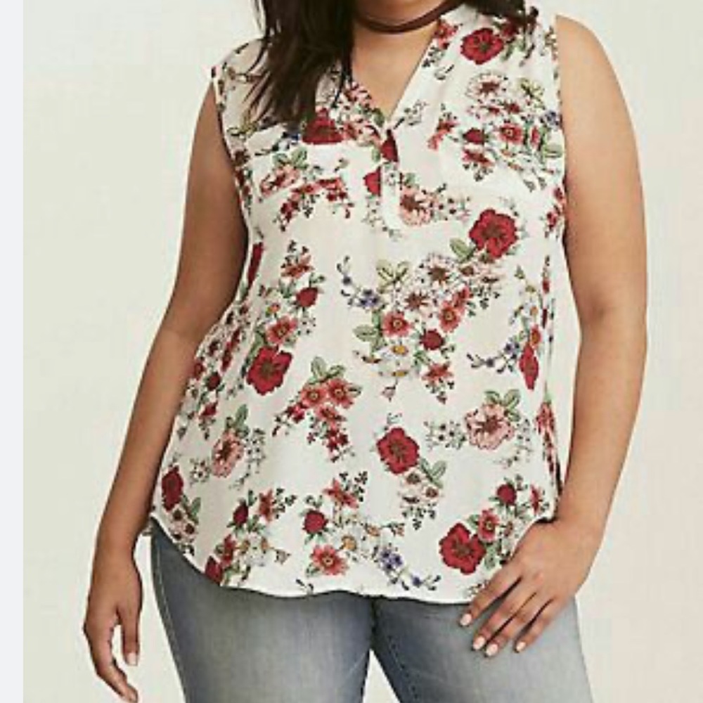 💙Torrid Sleeveless White Floral Blouse